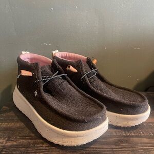Women’s Hey Dude Shoes Size 10